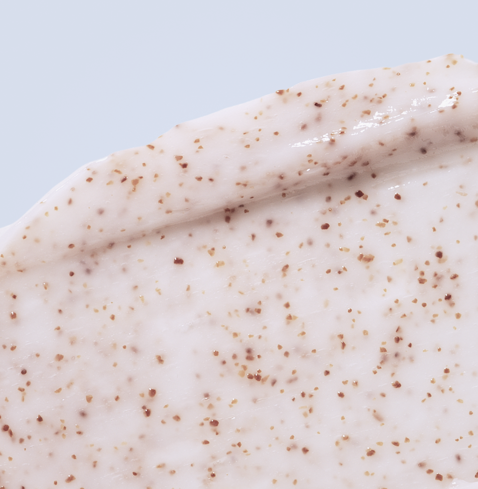 Exfoliation : Le geste clé pour une peau saine et plus uniforme